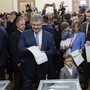 Первые данные экзитполов: Зеленский и Порошенко проходят во второй тур выборов президента Украины