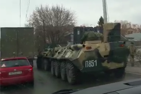 ​Заглохший БТР спровоцировал серьезную пробку в Казани