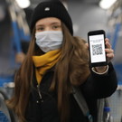 Власти готовят законопроекты о QR-кодах в транспорте, кафе и магазинах