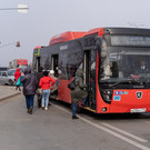 Казанские перевозчики призвали разобраться с автомобилями, припаркованными на автобусной полосе 