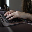 РБК: Пользователи онлайн-кинотеатров сталкиваются с новым видом мошенничества