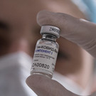 Франция призывает сказать нет вакцинам из России и Китая