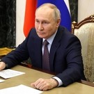 Путин поручил проработать вопрос о ежегодной выплате для многодетных ко Дню семьи