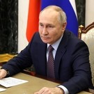 Путин поручил разработать комплекс мер по повышению культуры речи в стране
