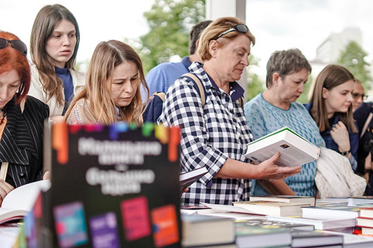В парке «Черное озеро» открылся летний книжный фестиваль