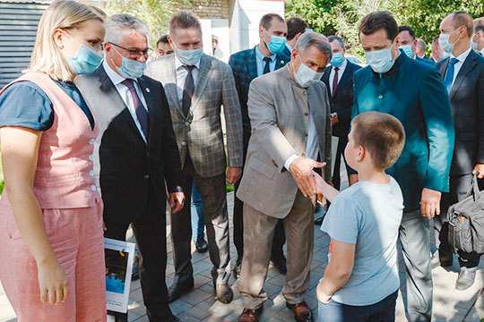 ​В Казани на месте мусорной площадки открыли новый сквер