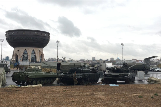 К казанской «Чаше» приехали танки и бронетранспортеры