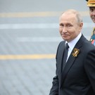 Путин выступил на военном параде в Москве