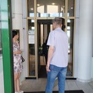 В офис челнинского Автоградбанка стали приходить вкладчики: им обещали сделать объявление в ближайшие часы (видео)