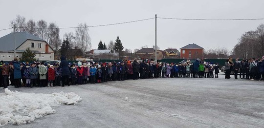 Под Казанью произошел пожар в школе, эвакуированы 740 детей