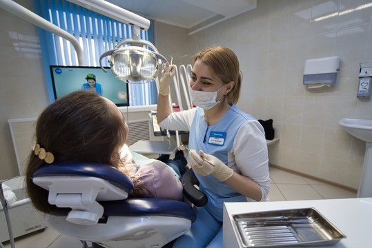 Казанская стоматологическая клиника «ДентаМед» начала ставить импланты бесплатно