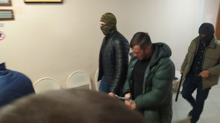 Предполагаемых членов «банды Басаева» доставили в суд