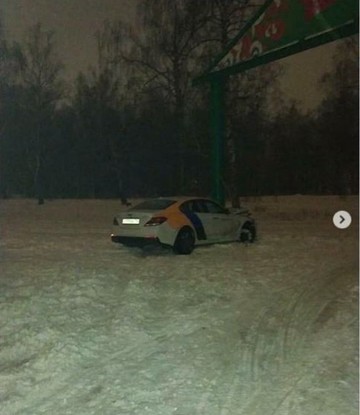 Соцсети: Под Казанью разбили каршеринговую машину, дрифтуя в поле