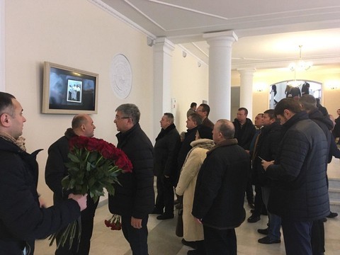 В здании филармонии началась церемония прощания с Айратом Хайруллиным - первые фото