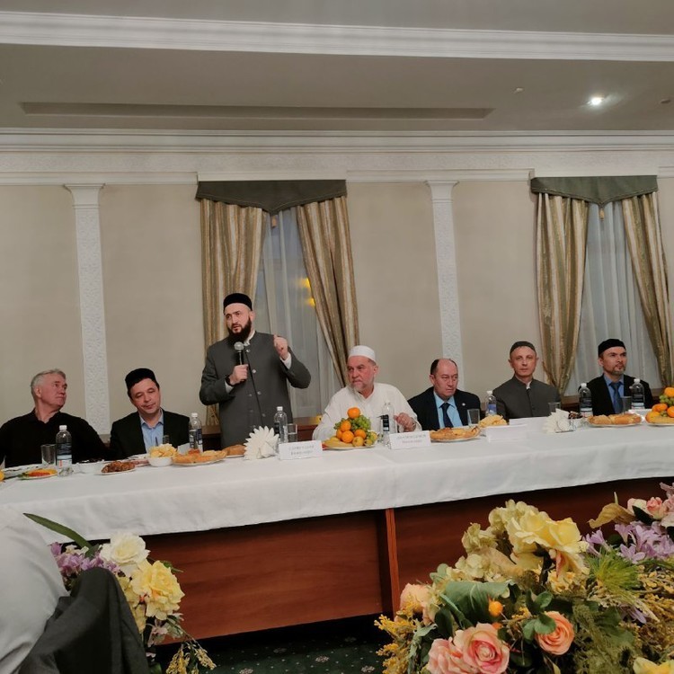 Муфтий Татарстана почтил память Шигабутдина Марджани в мечети, носящей его имя
