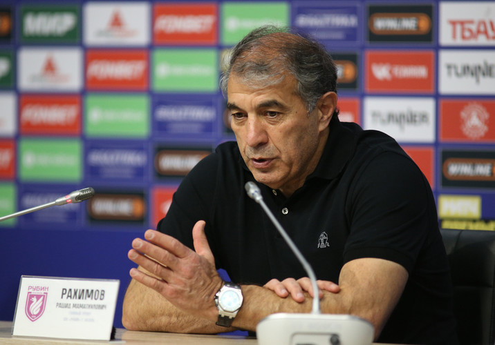 Пресс-конференция Рахимова длилась почти 30 минут и, по сути, была одним большим контрвыпадом на критику стиля «Рубина»