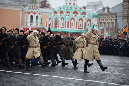 В москве 7 ноября 1941 года мероприятие. Парад 7 ноября 2014 года на красной площади в Москве. Парад 7 ноября 2015. Парад в Москве ноябрь 2015 года. Ополченцы парад на красной площади 2019.