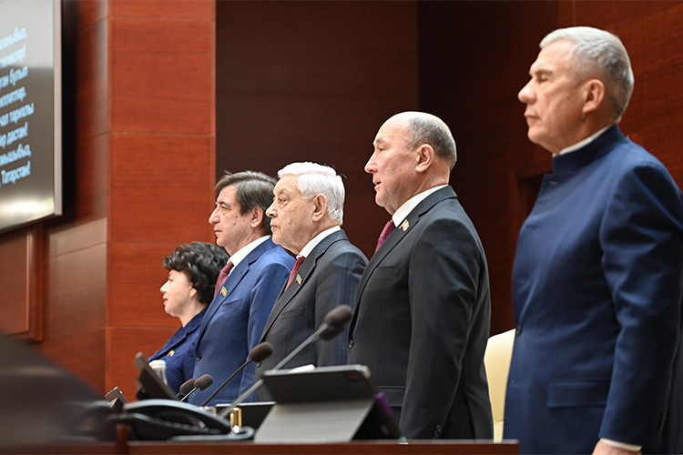 Сегодня состоялось 18-е заседание ГС РТ VII созыва, первое в весенней сессии этого года. На повестку дня вынесено 24 вопроса, в том числе 11 проектов законов Республики Татарстан и 5 федеральных законопроектов