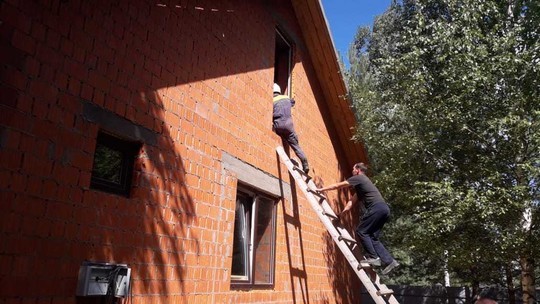 В Татарстане мужчина на стройке дома упал на железобетонные перекрытия