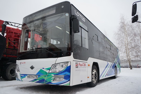 «Мы не конкуренты КАМАЗу»: «РариТЭК» показал участникам заседания горсовета в Челнах свой автобус