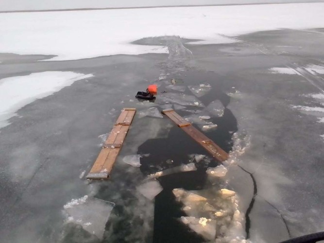 В Татарстане спасли рыбака, провалившегося под лед рано утром
