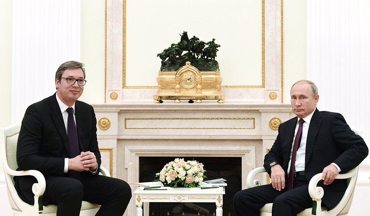 Путин поздравил Вучича с победой на президентских выборах в Сербии