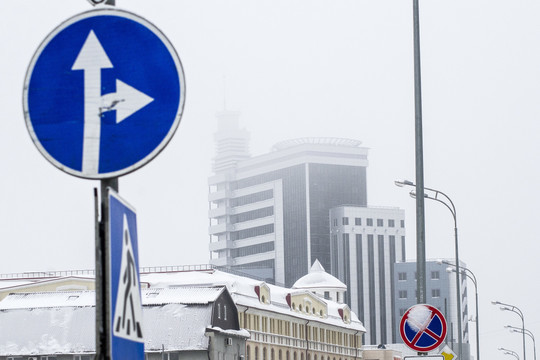 В столице РТ отремонтировали более 100 дорожных знаков, пострадавших от рук вандалов