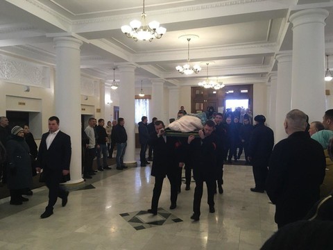 В здании филармонии началась церемония прощания с Айратом Хайруллиным - первые фото