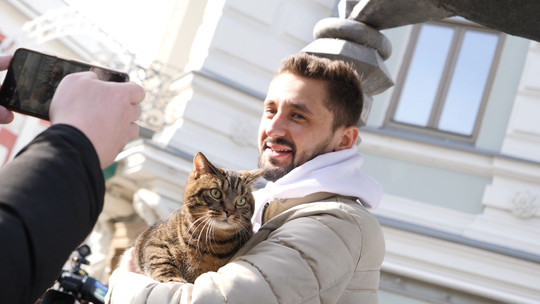 ​Толстый кот Виктор вызвал ажиотаж в центре Казани