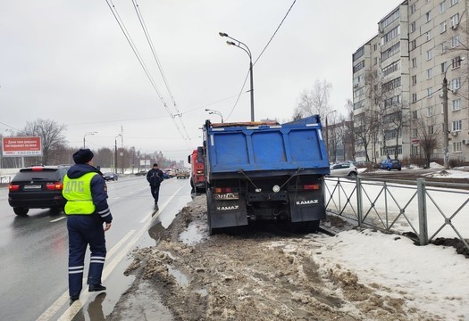 В Казани прошел очередной рейд против водителей, бросающих свой транспорт на автобусной полосе