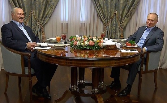 ​Путин прилетел на встречу с Лукашенко один: министры застряли