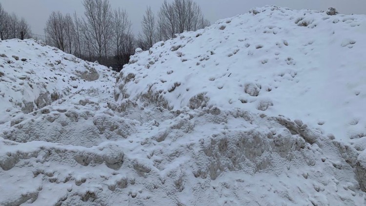 Огромную снежную свалку обнаружили в Казани