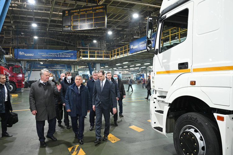Минниханов призвал наладить импортозамещение на КАМАЗе: «Спрос на автомобили огромный!»