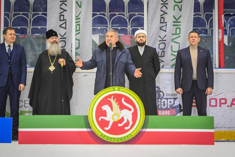 Минниханов вместе с митрополитом и муфтием посетили турнир по хоккею «Кубок Дружбы – Дуслык»