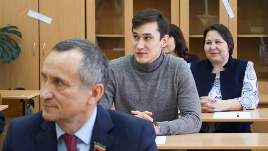 Бурганов с депутатами Госсовета сдал ЕГЭ по истории – первые фотографии 