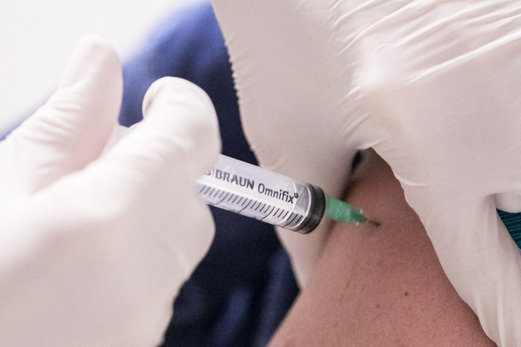 Заразились привитые вакциной. В Челнах в ПНД делали прививку.
