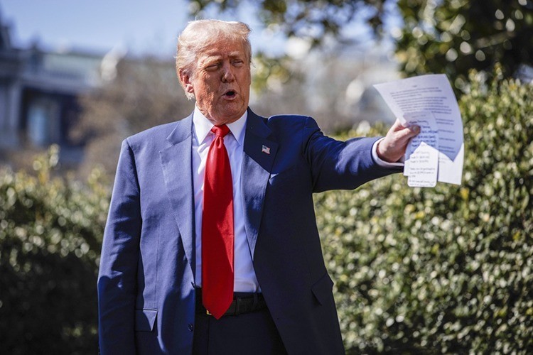 «Принятые Дональдом Трампом решения привели к увеличению дефицита торгового баланса США до рекордных 140,5 миллиарда долларов»