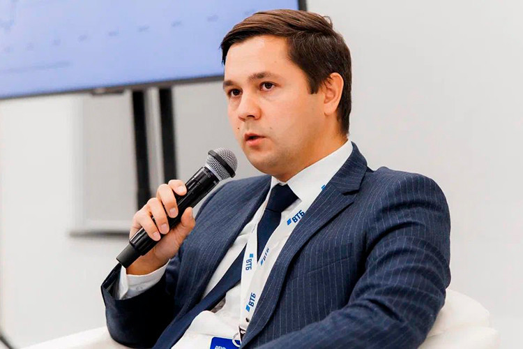 Рустем Миннигалиев: «На фоне снижения ставки наиболее привлекательными могут казаться финансовый сектор, ритейл, телекоммуникации, а также технологический сектор»