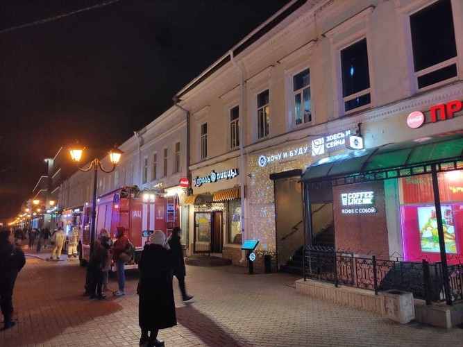 В центре Казани из-за пожара в кафе эвакуировали 20 человек