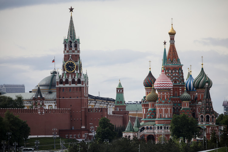 Кремль в киеве. Кремль фото Москва. Ударили по красной площади фото. Москва плохие фото. Тайная дверь с территории Кремля на красную площадь.