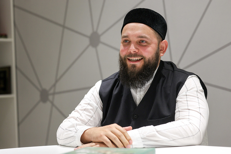 «После завершения строительства нашей мечети мы там же планируем начать сбор средств на строительство мечетей на Сахалине, Камчатке, Магадане и в других регионах» «После завершения строительства нашей мечети мы там же планируем начать сбор средств на строительство мечетей на Сахалине, Камчатке, Магадане и в других регионах»