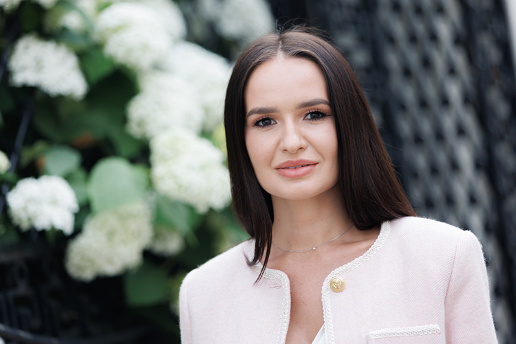 Зарина Асылкаева: «Хотелось бы, чтобы каждый с удовольствием смотрел концерт, нашел что-то для себя, ведь музыка, как вы знаете, — это как лекарство и в горе, и в радости, мы всегда ее слушаем. И конечно, хотелось бы произвести прекрасное впечатление и собрать полный зал»