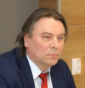 Дмитриев Эдуард Анатольевич, главный тренер ХК «Нефтяник»
