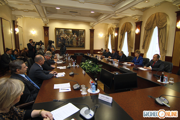 На встрече Шаймиев пригласил гостей приехать в Казань в более теплое время, чтобы  посетить Болгар и Свияжск