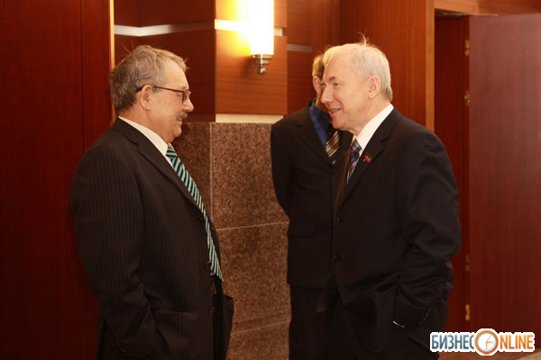 Туфан Миннуллин и председатель Всемирного конгресса татар Ринат Закиров в Госсовете РТ