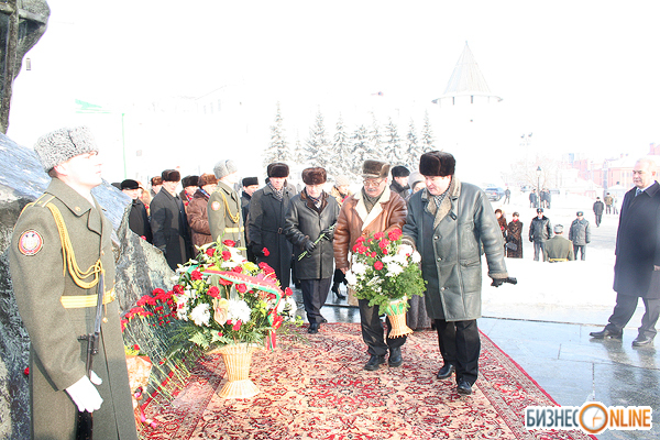 Возложение цветов к памятнику Мусы Джалиля, 15 февраля 2006 года