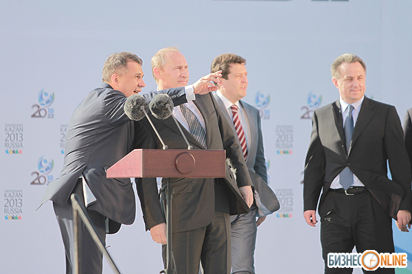 В мае 2010 года – визит премьера РФ в Казань, чтобы заложить символический первый камень в основание главного стадиона Универсиады-2013