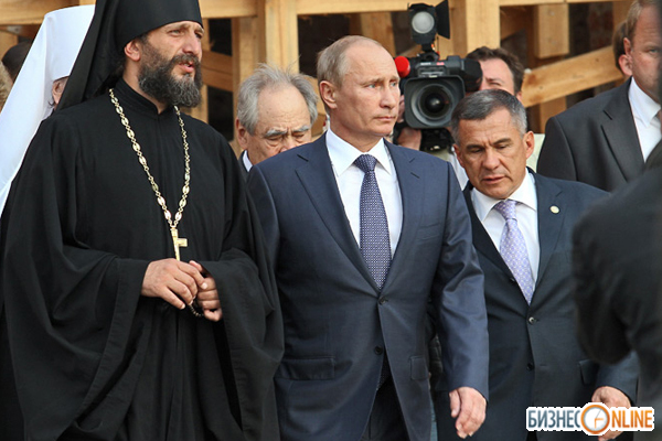 28 августа 2012 года Путин посетил Болгар и Свияжск. Митрополит Казанский и Татарстанский Анастасий показал отреставрированные памятники архитектуры на острове-граде