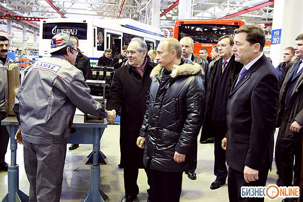 В декабре 2008 года уже премьер РФ Путин провел совещание по поддержке российского автопрома в Набережных Челнах