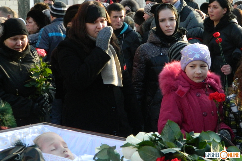 Прощание с ольгой. Похороны дочери Елены Захаровой.